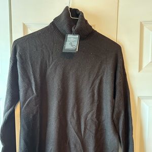 Women’s Bloomingdale’s cashmere sweater